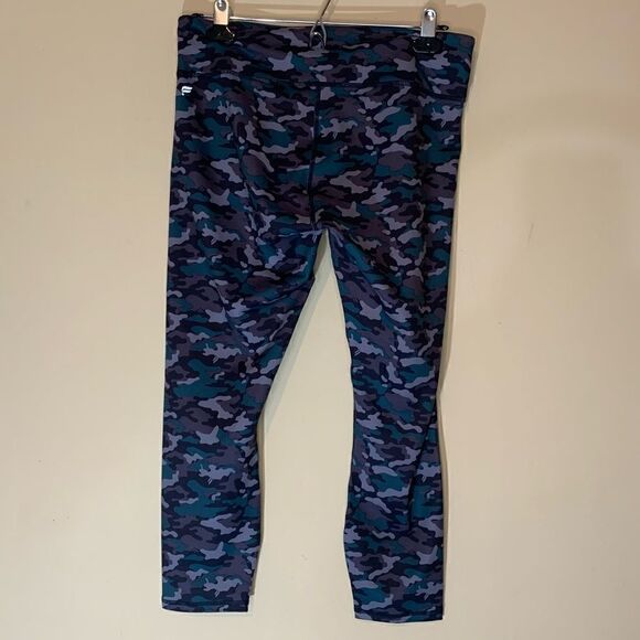 FABLETICS Salar Printed Camo Powerhold Capris Teal Gray Purple Womens Medium - Picture 5 of 14